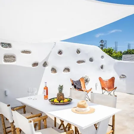 Grandpa's House Plaka (Milos)